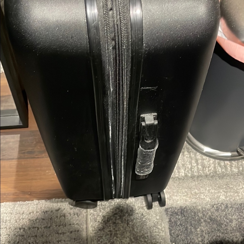 Black Hard Shell Suitcase - Picture 4 of 6